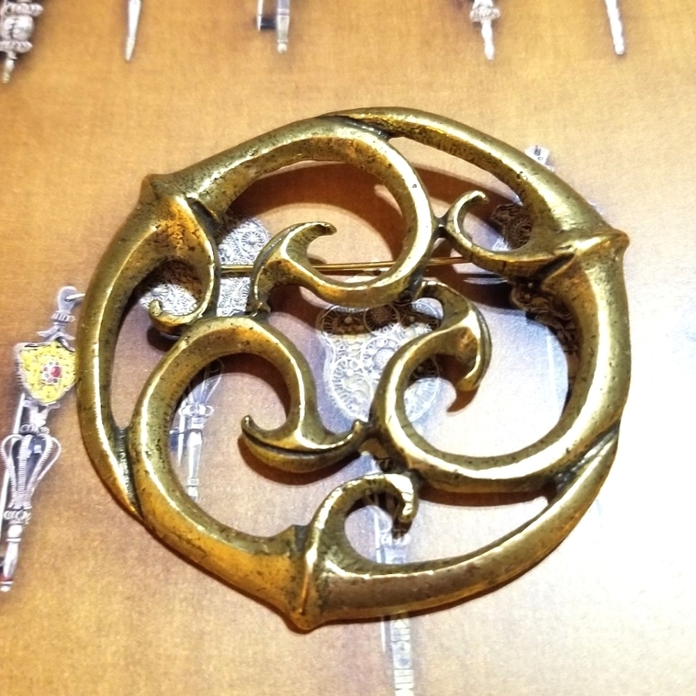 ALVA MUSEUM Vintage signed Exotic Large Brooch